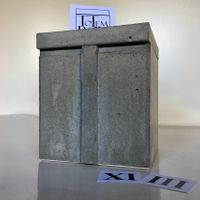 &quot; Minimalistisch ontwerp dat het materiaal beton eer aan doet.