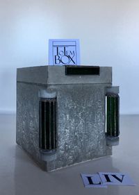 tuinurn buitenurn of interieurobject betonbox met tiffanyglas