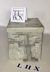 designurn beton boxunr met afbeelding van &quot;tuinurn betonnen box met afbeelding van &quot;betonnen boxurn. Boym aoyf di barg&quot;