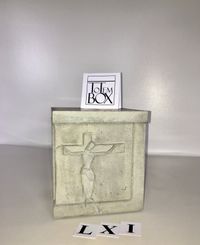 betonurn handgemaakt design met crucifix