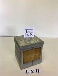 betonnen box met eieken paneel. Handgemaakt betonnen design box