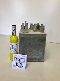 betonbox betonurn met city ontwerp op de deksel