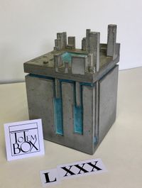 &quot;Blue city box&quot;. Acid stained deksel en box. Bijzonder ontwerp. Zeer sterk als interieurobject. Handgemaakt en uniek.